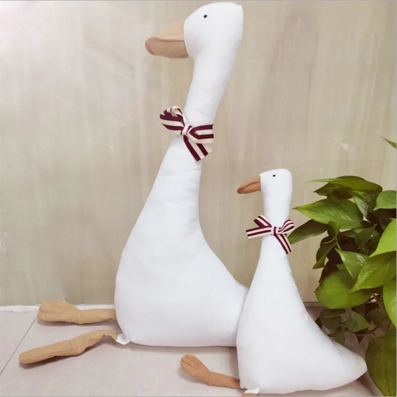 Coussin peluche oie blanche texture douce