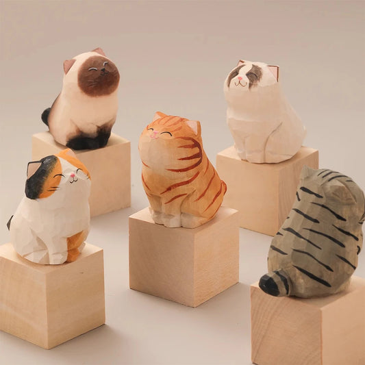 Carved Wooden Cat Statue – Minimalist and Handmade Decorative Figurine