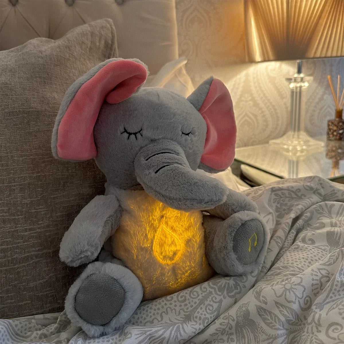 Peluche éléphant respirante pour bébé avec musique apaisante et lumière douce