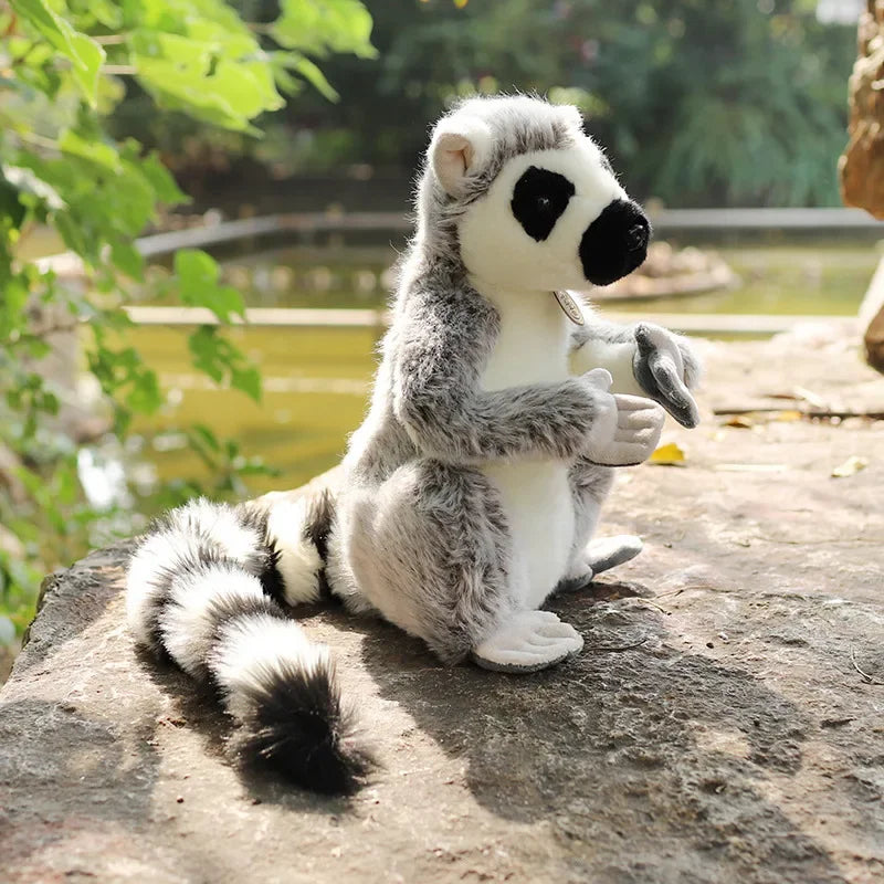 Peluche Lémurien Réaliste – Compagnon Doux et Original