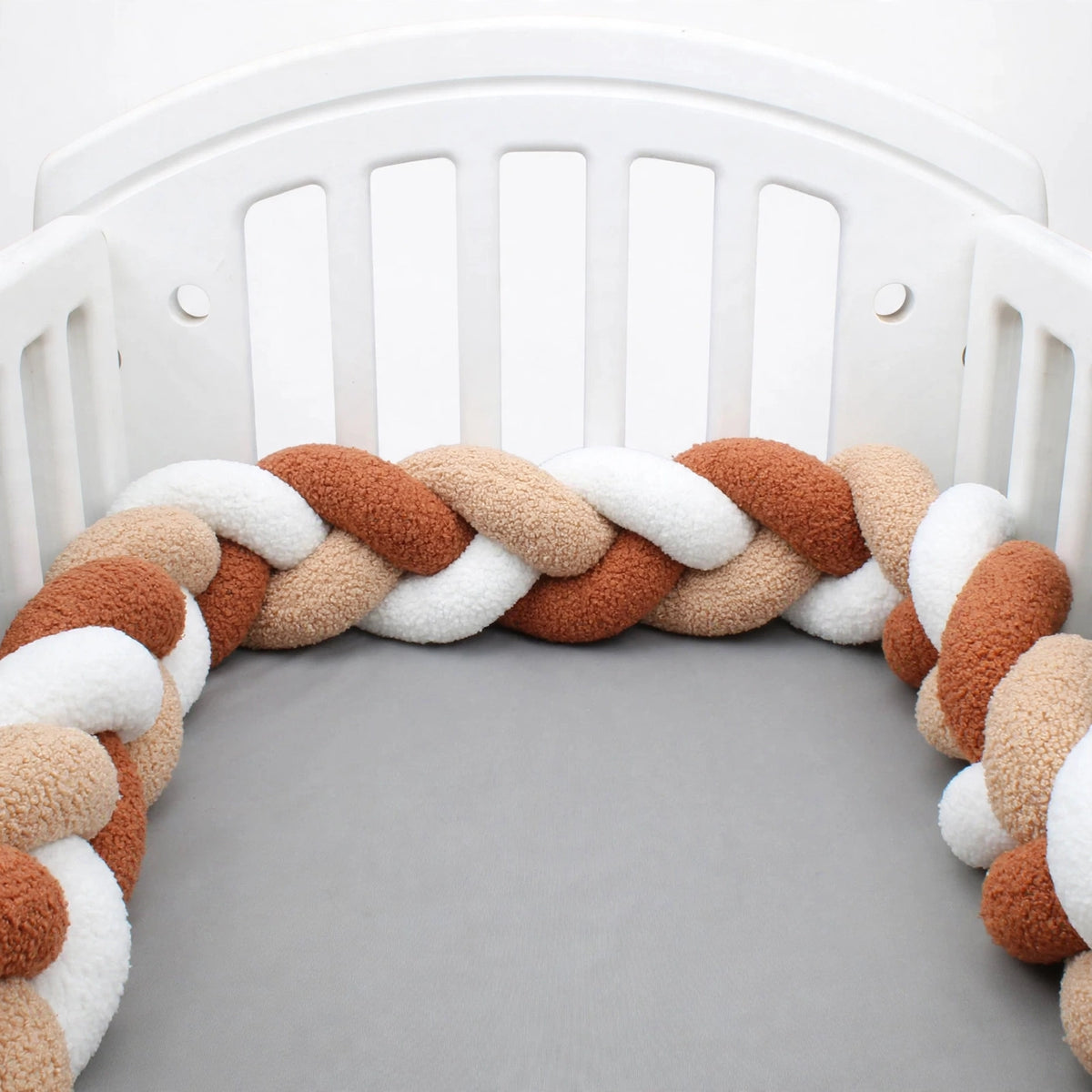 Coussin tressé 3 nœuds – 4 m – Accessoire textile décoratif pour chambre enfant