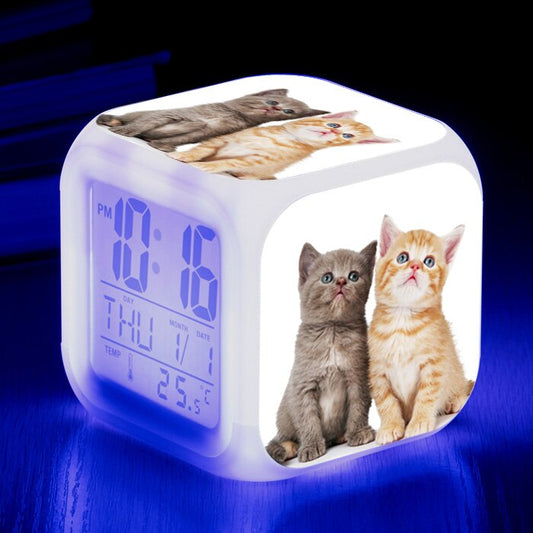 Reloj despertador LED con forma de gato