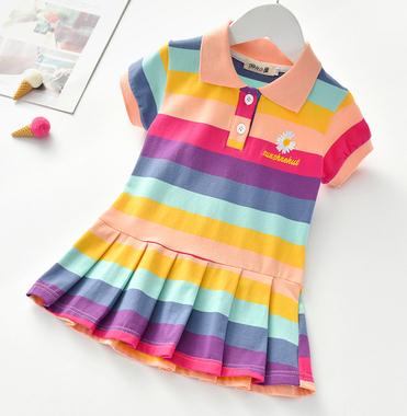 pequeño vestido colorido