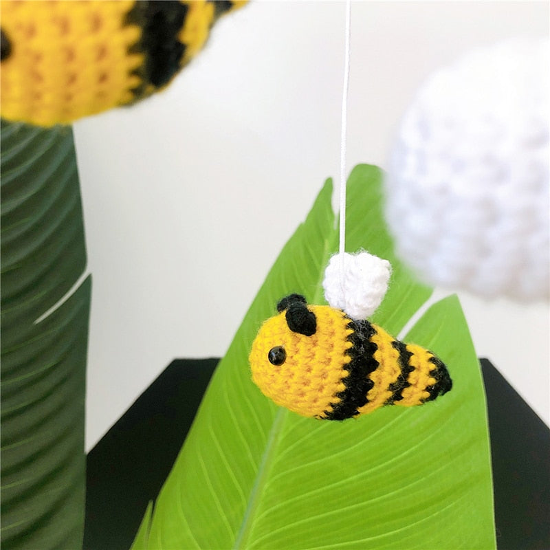 Mobile avec abeilles en tricot
