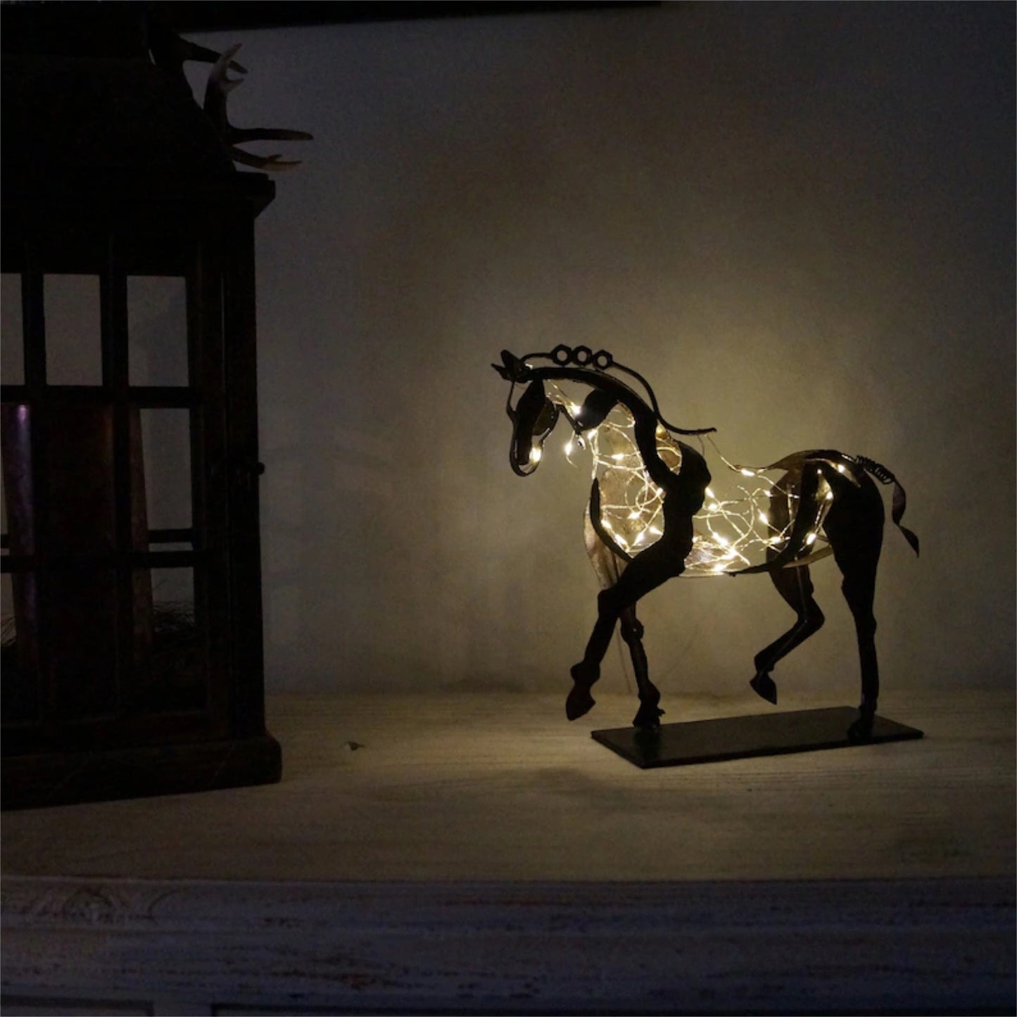 Metal horse decoration