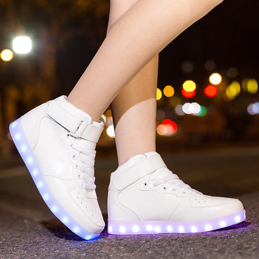 Classic sneaker with USB LED